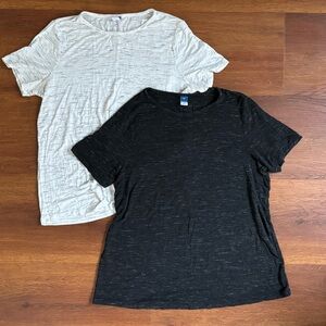 Old Navy Luxe White and Black Short Sleeve Tees - S